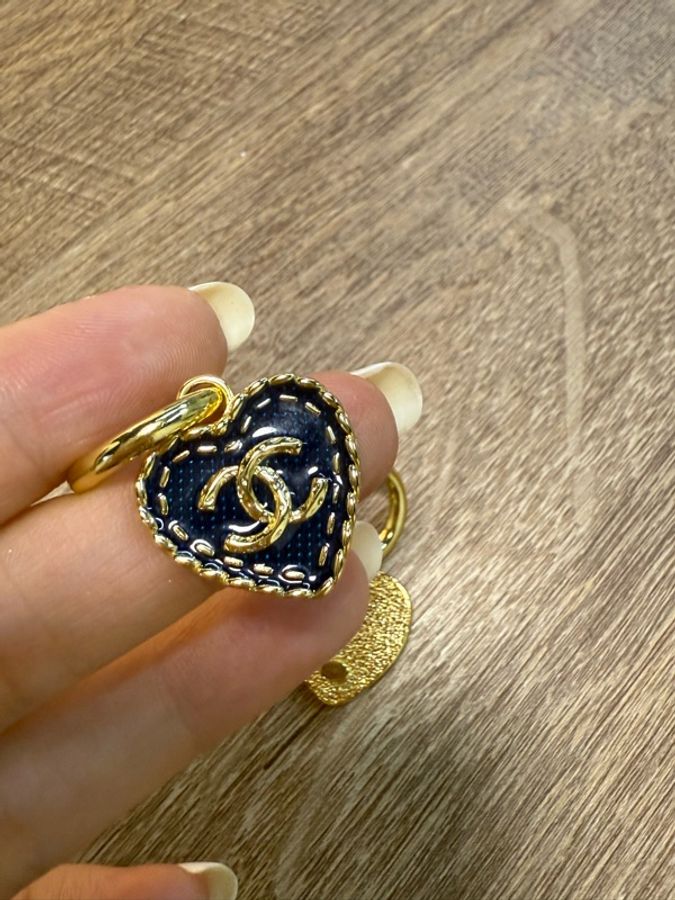 CHANEL香奈兒A24爆款牛仔金愛心垂吊式耳環-3