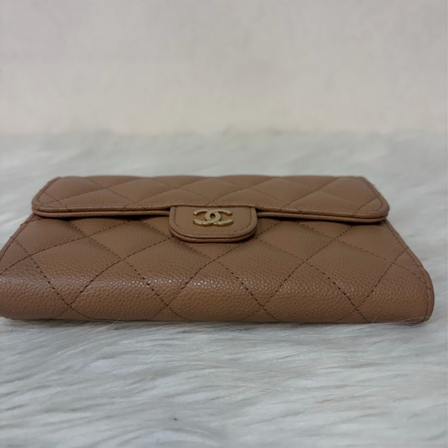CHANEL AP0232 奶茶荔枝 牛皮 金釦 coco 三折 中夾-4