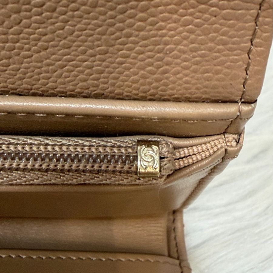 CHANEL AP0232 奶茶荔枝 牛皮 金釦 coco 三折 中夾-25