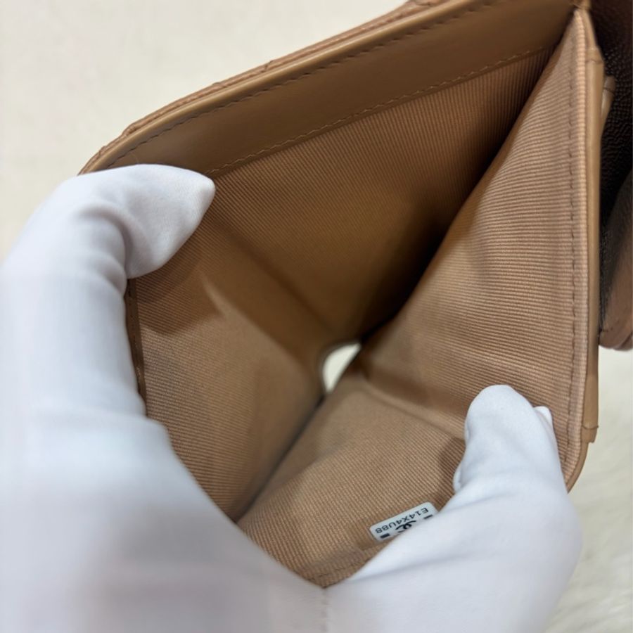 CHANEL AP0232 奶茶荔枝 牛皮 金釦 coco 三折 中夾-44
