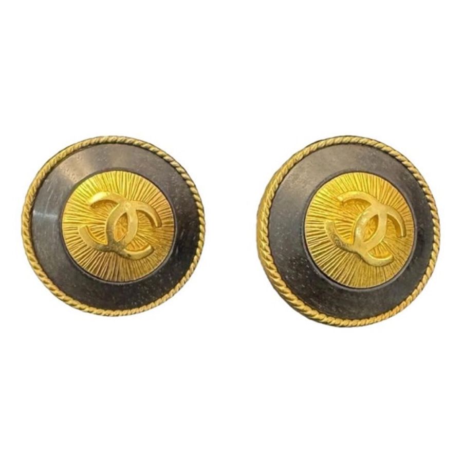 CHANEL Vintage 94P 胡桃木黑金大型圓形耳夾-4