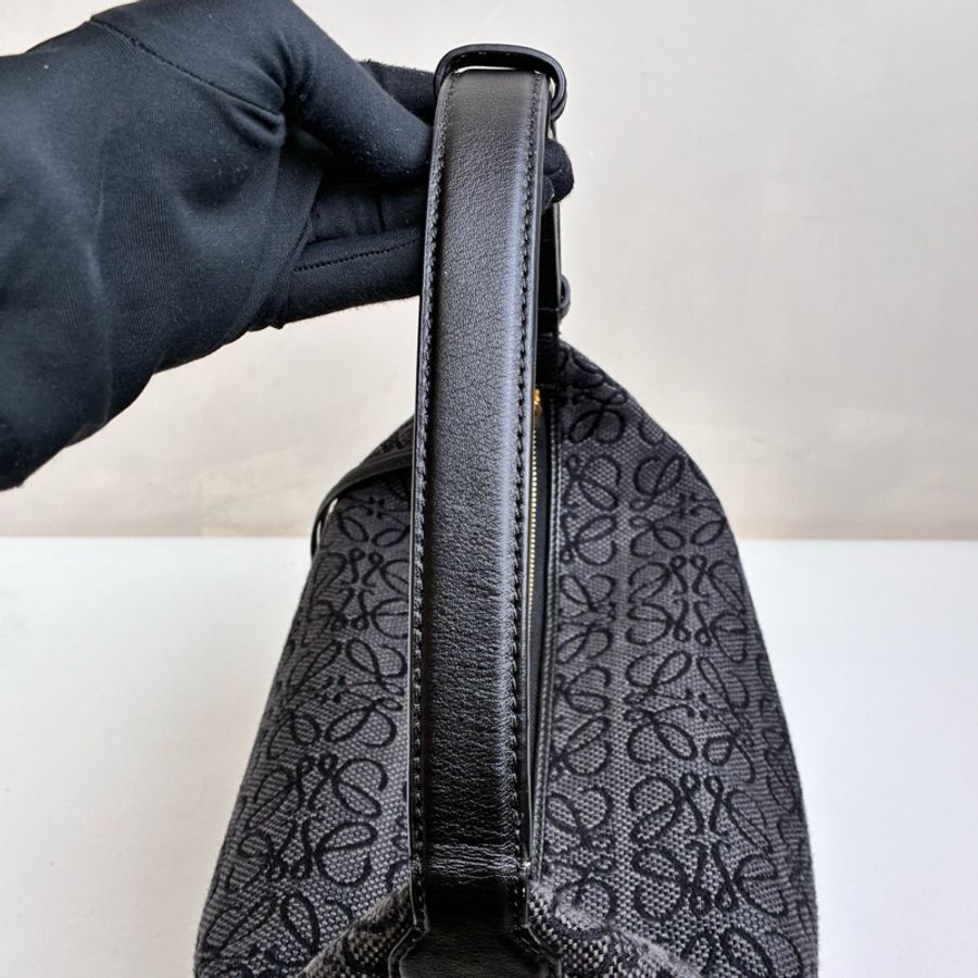 羅意威/Loewe 飯盒包 刺繡腋下單肩手提包 灰色 帆布拼皮 98新 尺寸25*18-7