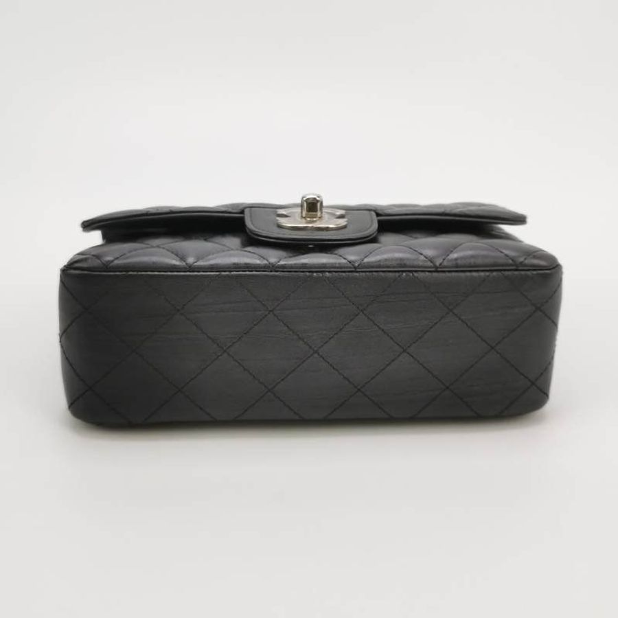 Chanel Classic Flap 季節限定款大mini深灰牛皮菱格絎縫雙C扣皮穿鏈斜背包單肩包-5