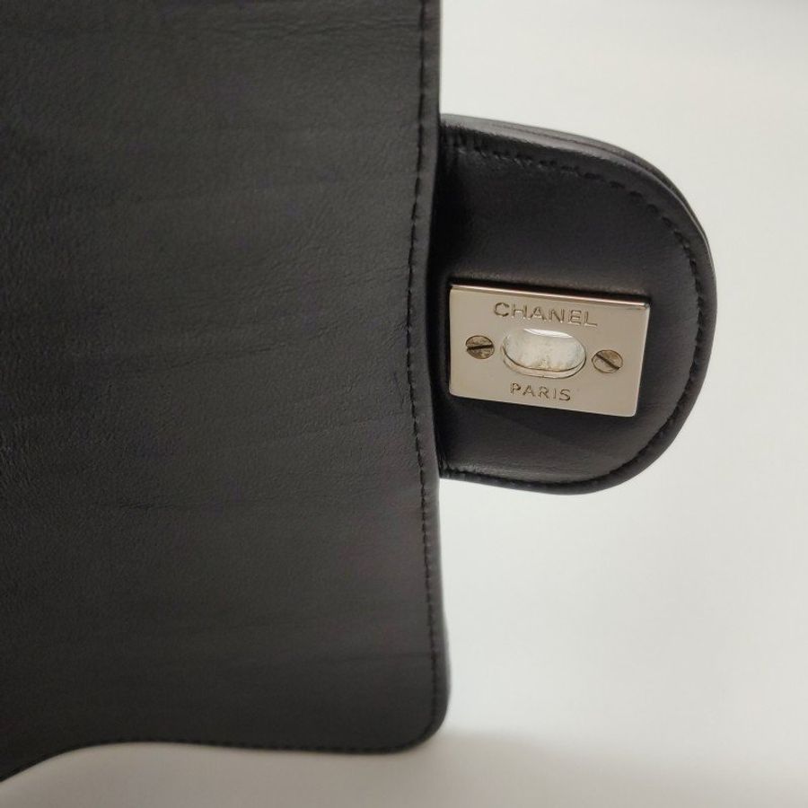 Chanel Classic Flap 季節限定款大mini深灰牛皮菱格絎縫雙C扣皮穿鏈斜背包單肩包-13