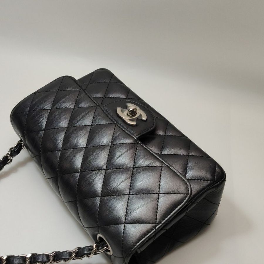 Chanel Classic Flap 季節限定款大mini深灰牛皮菱格絎縫雙C扣皮穿鏈斜背包單肩包-19