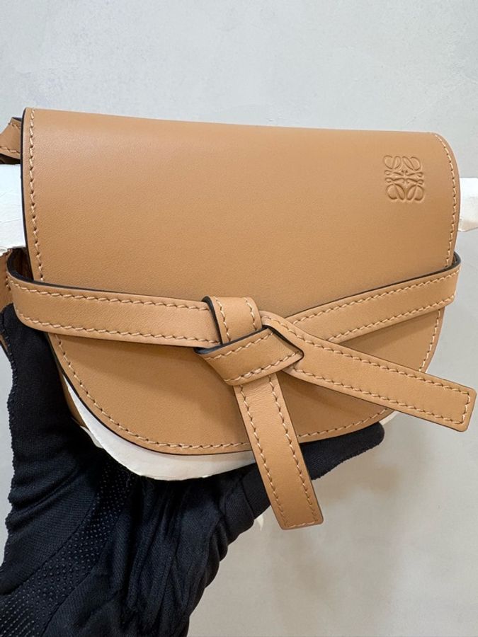 LOEWE Mini Gate 迷你 刺繡背帶馬鞍包 棕色全新-0