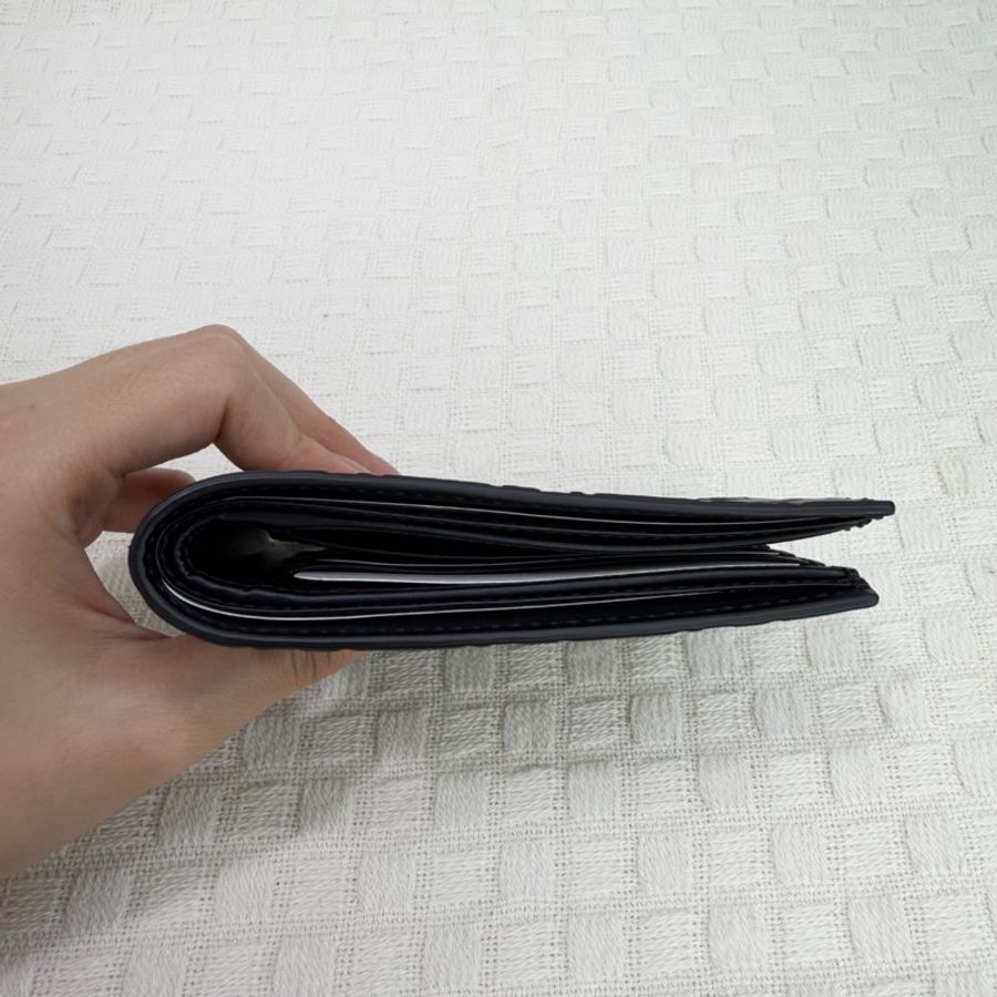 Gucci 黑牛皮GG壓紋短夾-2
