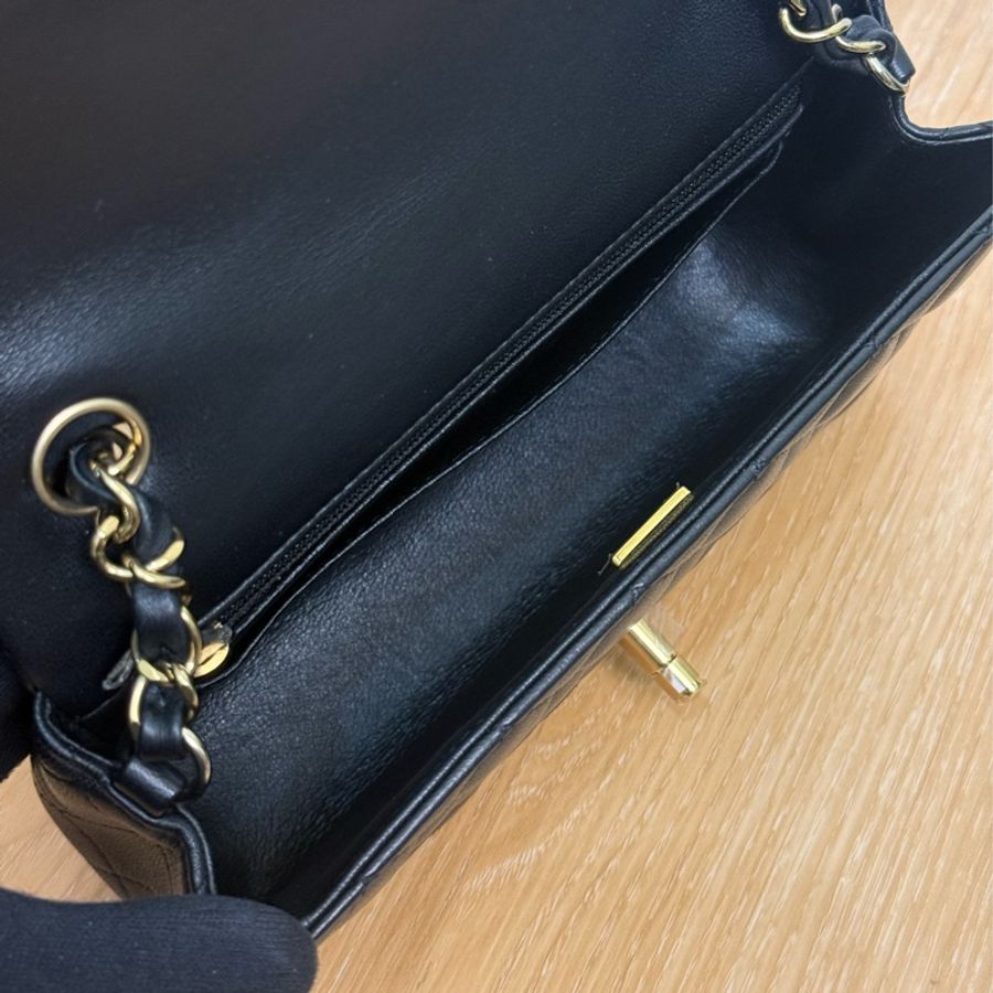 (國外購證🆕全配)全新Chanel Mini CF20 黑金口蓋包✨最新晶片款-10