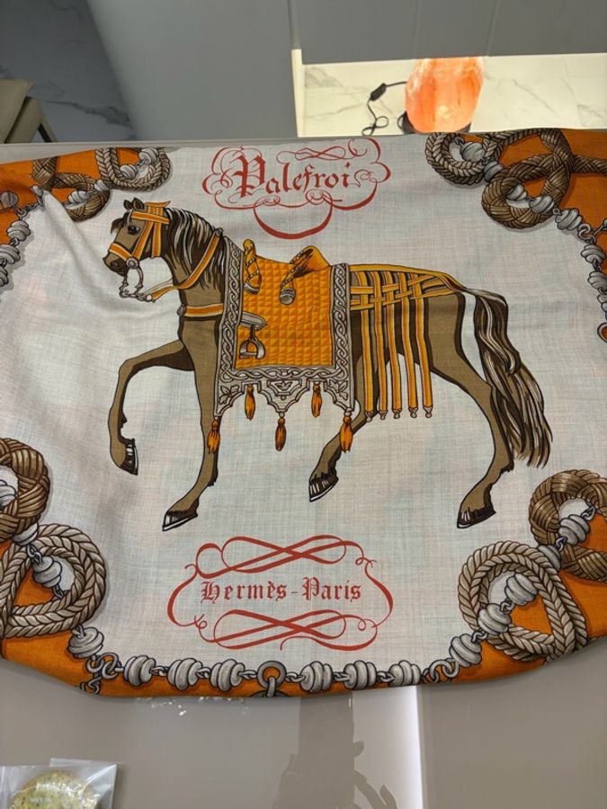 Hermes cashmere+silk 135*135大方巾-2