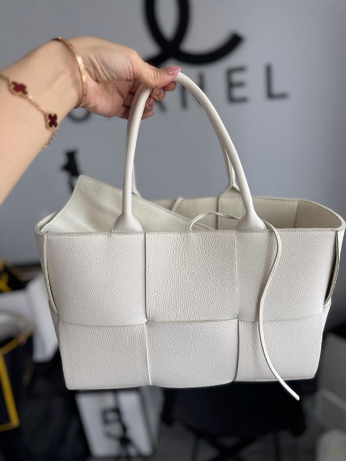 葆蝶家 Bottega Veneta 牛皮革 尺寸13*20*7-1
