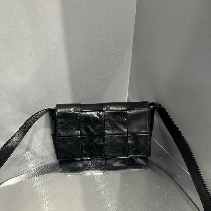 Bottega Veneta Cassette 8格 油蠟皮革 |Classic Trend CT精品|台北東區實體-0