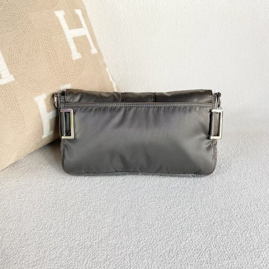 Fendi 法棍包baguette 深灰色 26*14*4 98新配件肩帶*3 塵袋-8