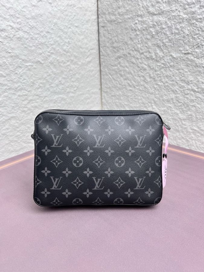 Louis Vuitton 路易威登 黑武士三合一郵差斜挎 尺寸24.5*18*4.5-2