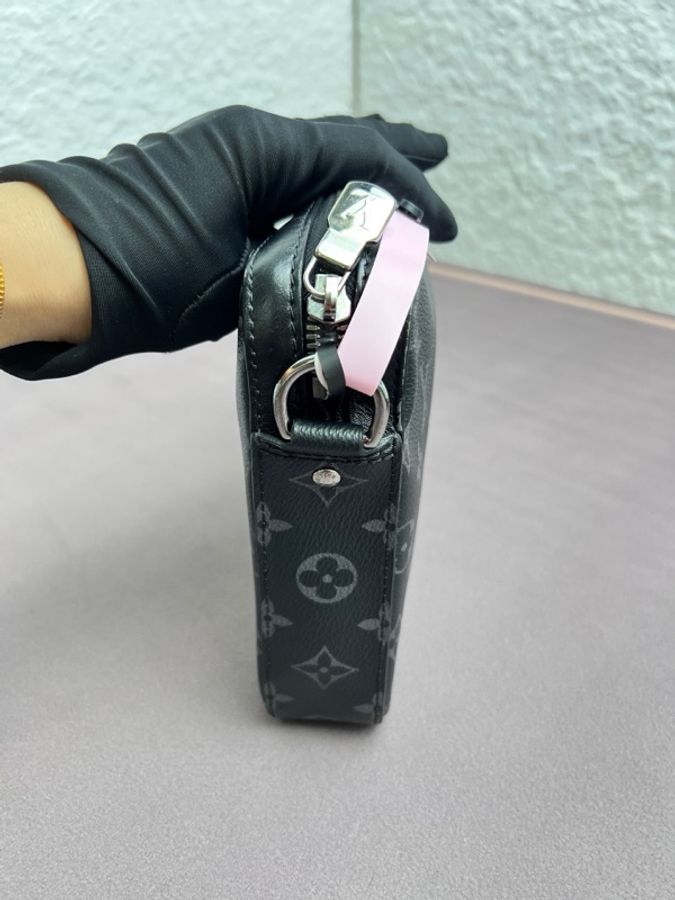 Louis Vuitton 路易威登 黑武士三合一郵差斜挎 尺寸24.5*18*4.5-5
