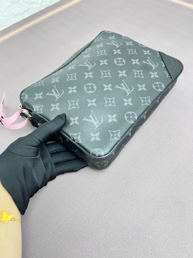 Louis Vuitton 路易威登 黑武士三合一郵差斜挎 尺寸24.5*18*4.5-8