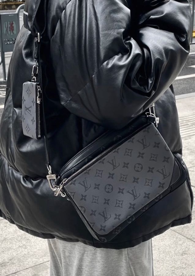 Louis Vuitton 路易威登 黑武士三合一郵差斜挎 尺寸24.5*18*4.5-9