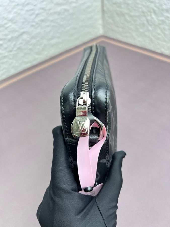 Louis Vuitton 路易威登 黑武士三合一郵差斜挎 尺寸24.5*18*4.5-15