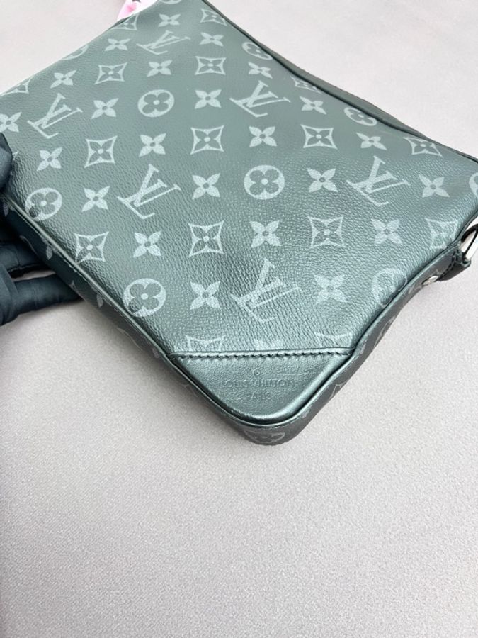 Louis Vuitton 路易威登 黑武士三合一郵差斜挎 尺寸24.5*18*4.5-18