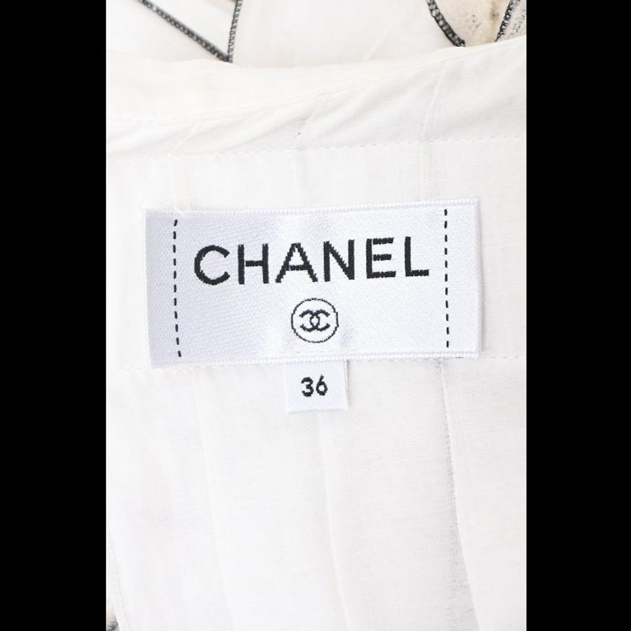 Chanel 17年电流系列秀款黑白条纹木耳边滚边喇叭袖上衣外套-2
