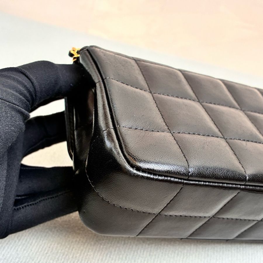 Chanel • 經典黑金冰格Cf Mini-15