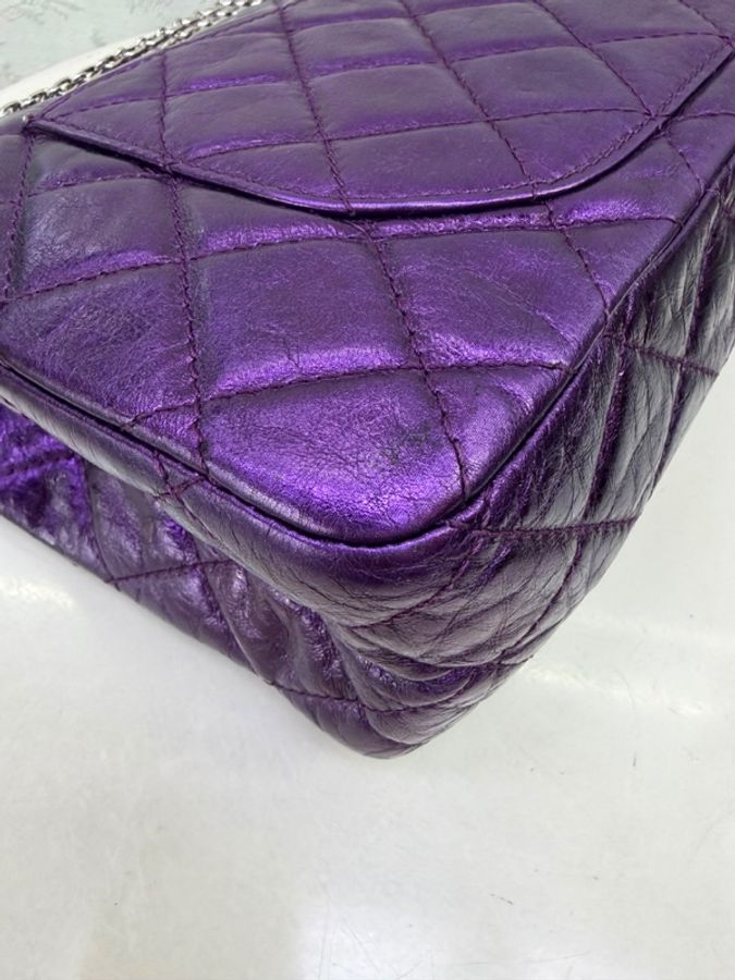 這是 Chanel 2.55 金屬紫色牛皮菱格紋包-12