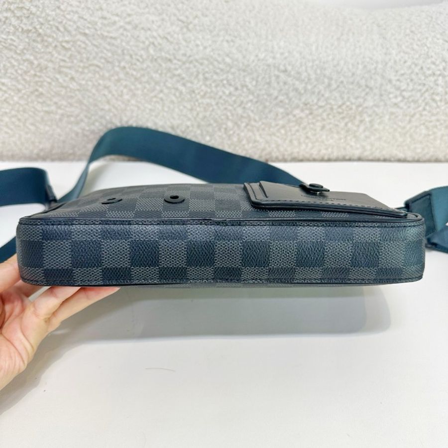 Louis Vuitton 郵差包黑色棋盤格搭配藍色寬肩帶-2
