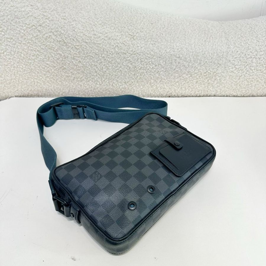 Louis Vuitton 郵差包黑色棋盤格搭配藍色寬肩帶-3