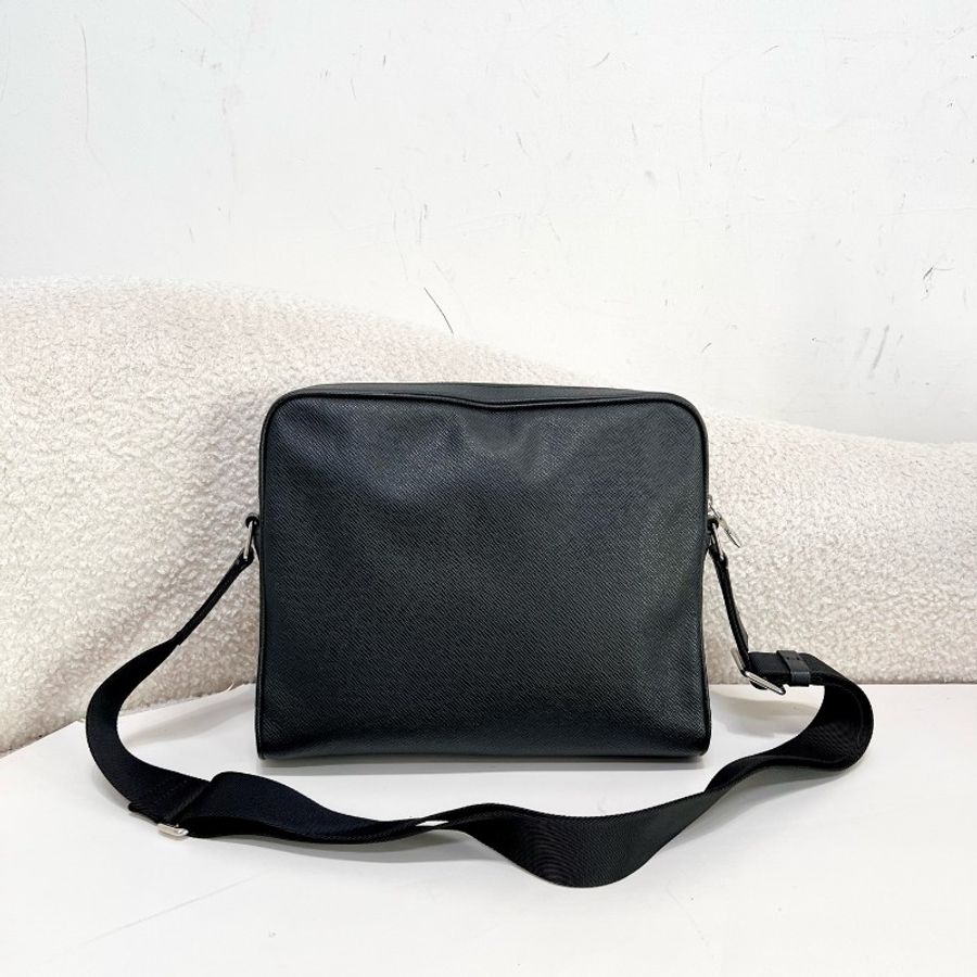 Louis Vuitton 黑色全皮拉鍊郵差包斜背包-1