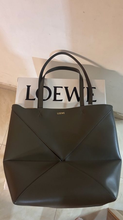 LOEWE Puzzle Fold Medium Leather Tote Bag (Khaki) 亮面小牛皮托特包綠色-0