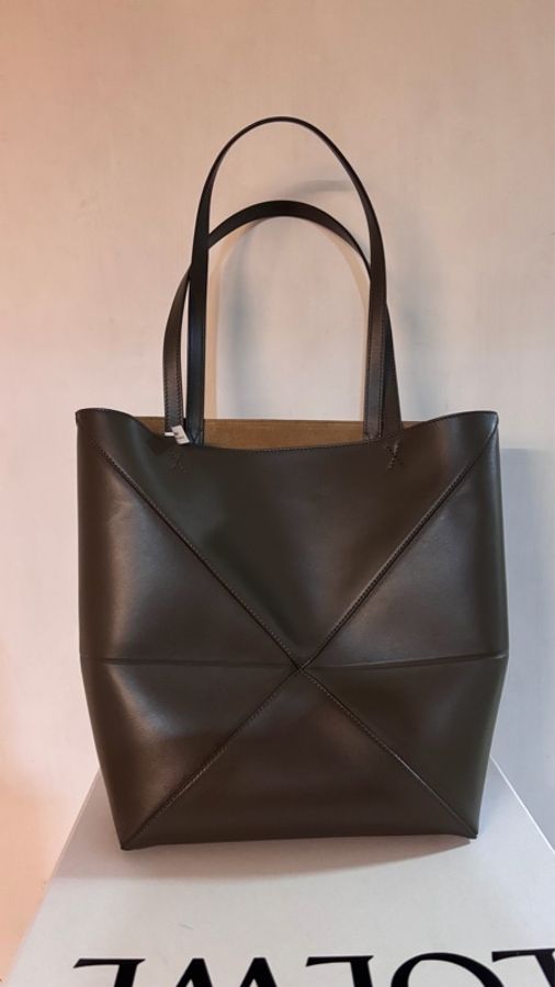 LOEWE Puzzle Fold Medium Leather Tote Bag (Khaki) 亮面小牛皮托特包綠色-10