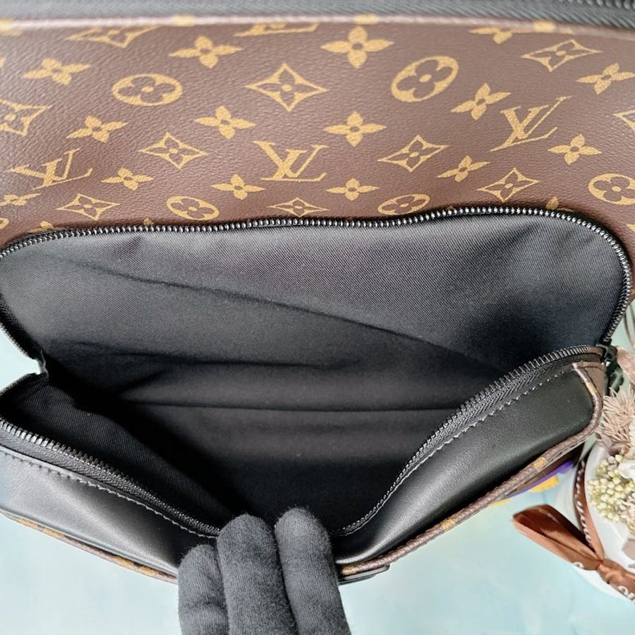 LV 全新Discovery老花後背包-5