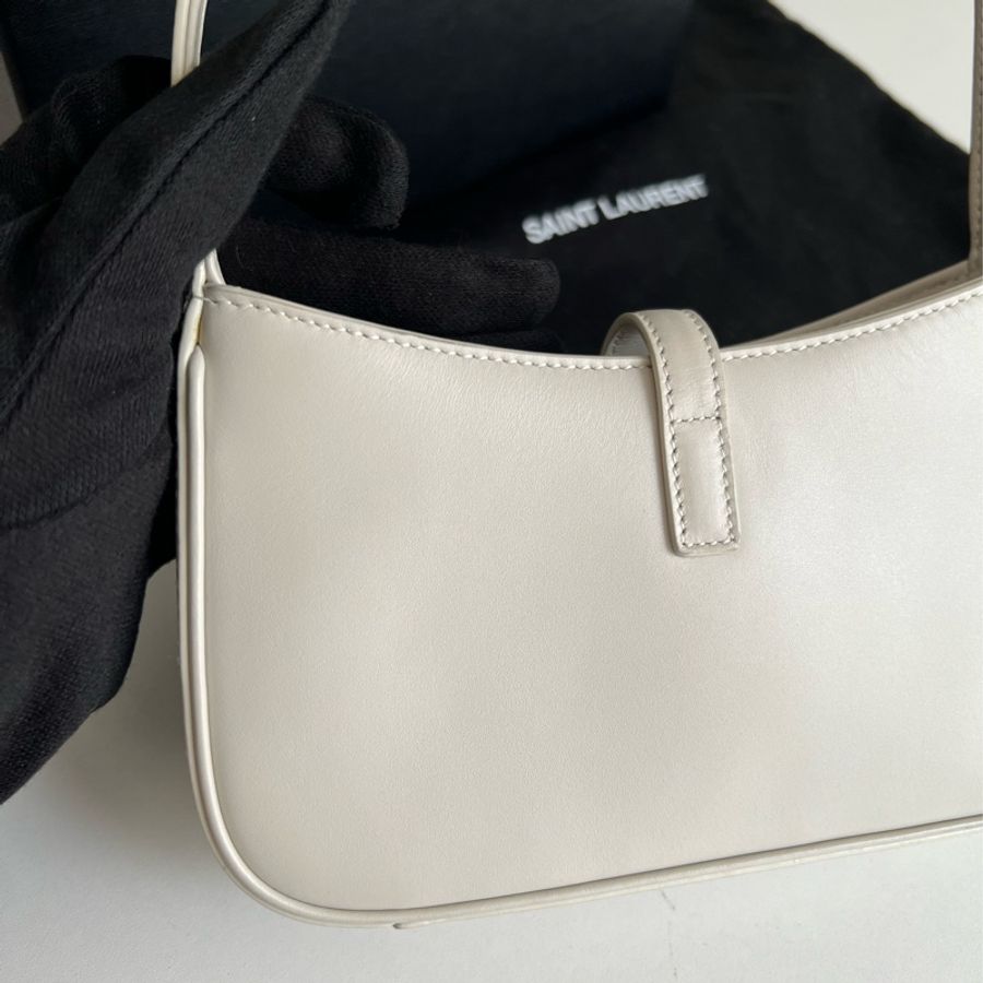 YSL Saint Laurent LE 5A7 迷你小牛皮肩背腋下包復古白-9