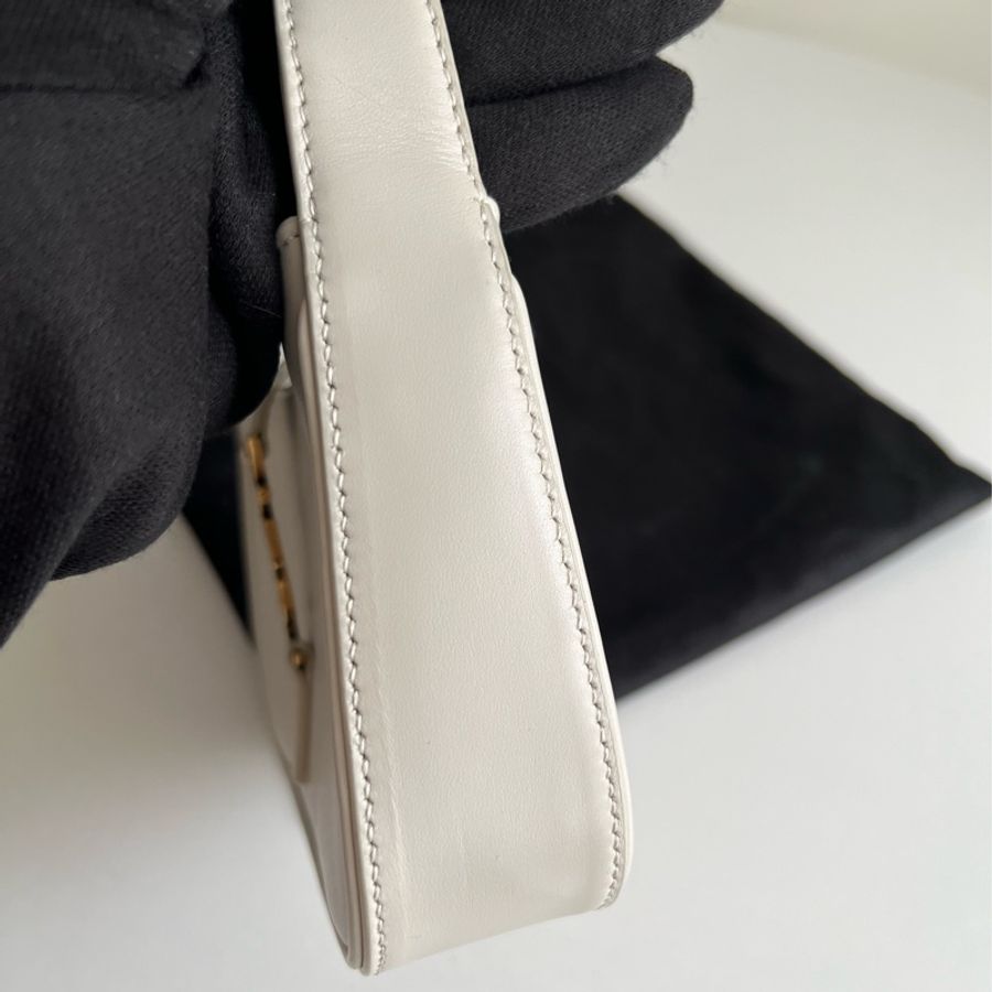 YSL Saint Laurent LE 5A7 迷你小牛皮肩背腋下包復古白-10