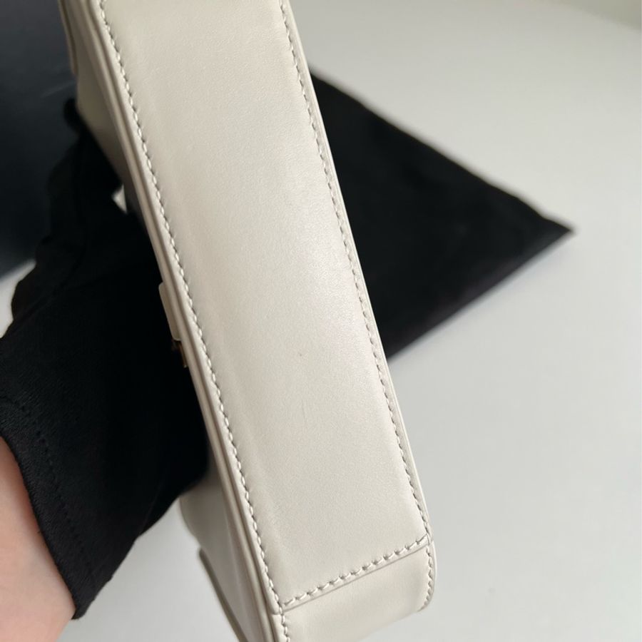 YSL Saint Laurent LE 5A7 迷你小牛皮肩背腋下包復古白-11