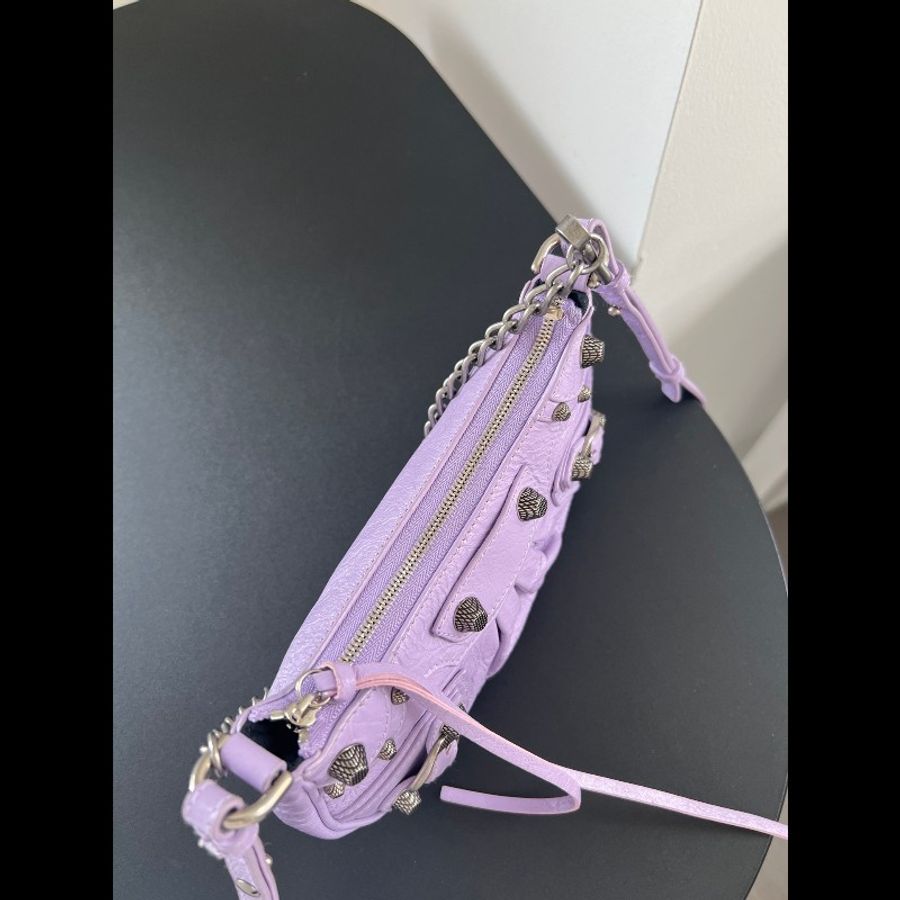 巴黎世家Balenciaga Le Cagole mini鱷魚壓紋半月包-3