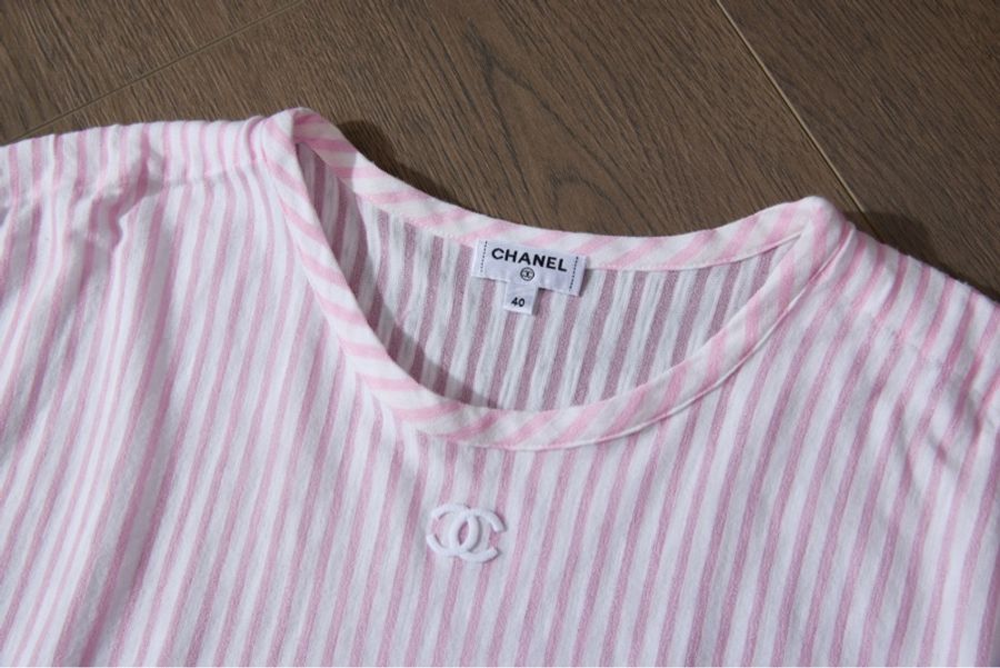 CHANEL粉白豎紋抽繩短袖-1