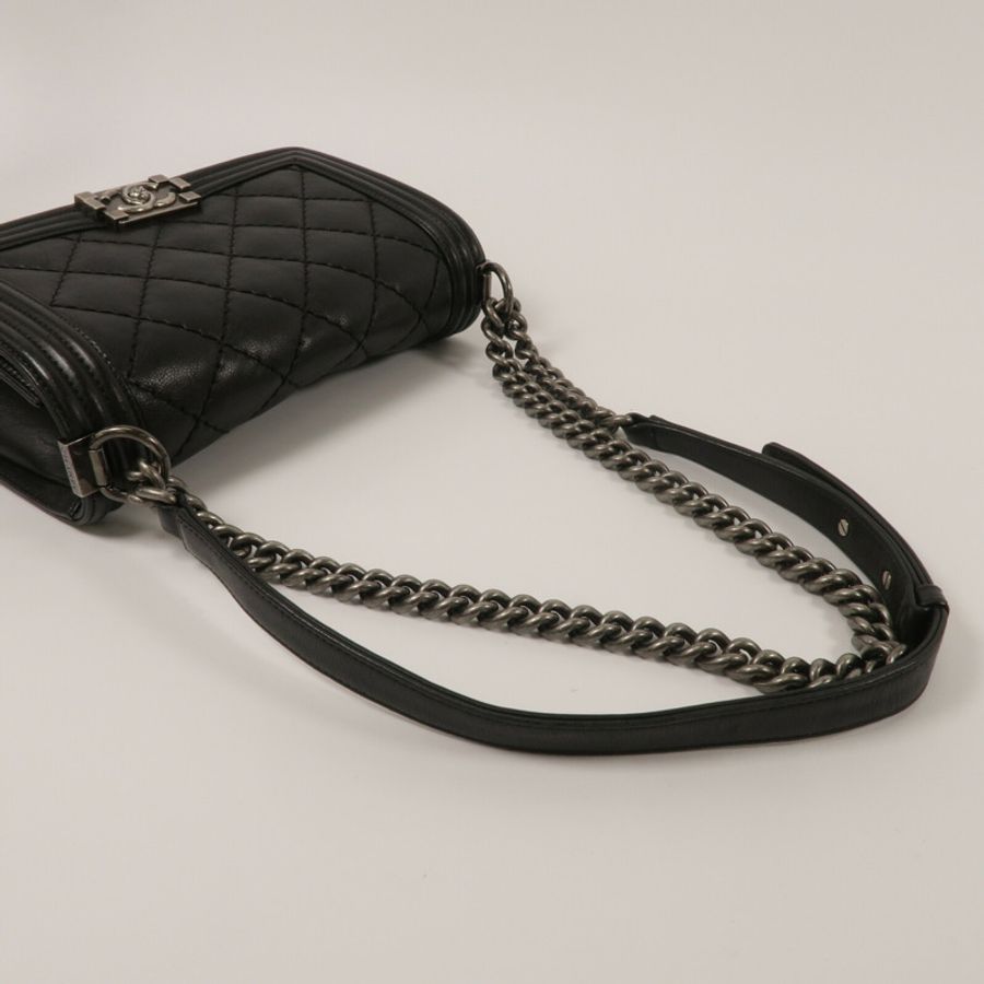 CHANEL 牛皮皮革Boy 20鏈帶肩背袋-9
