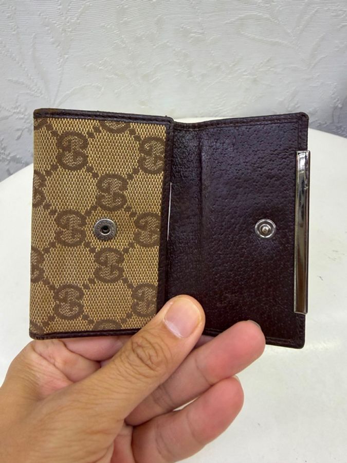 這款 Gucci 鑰匙包採用經典的 GG Canvas 帆布材-4