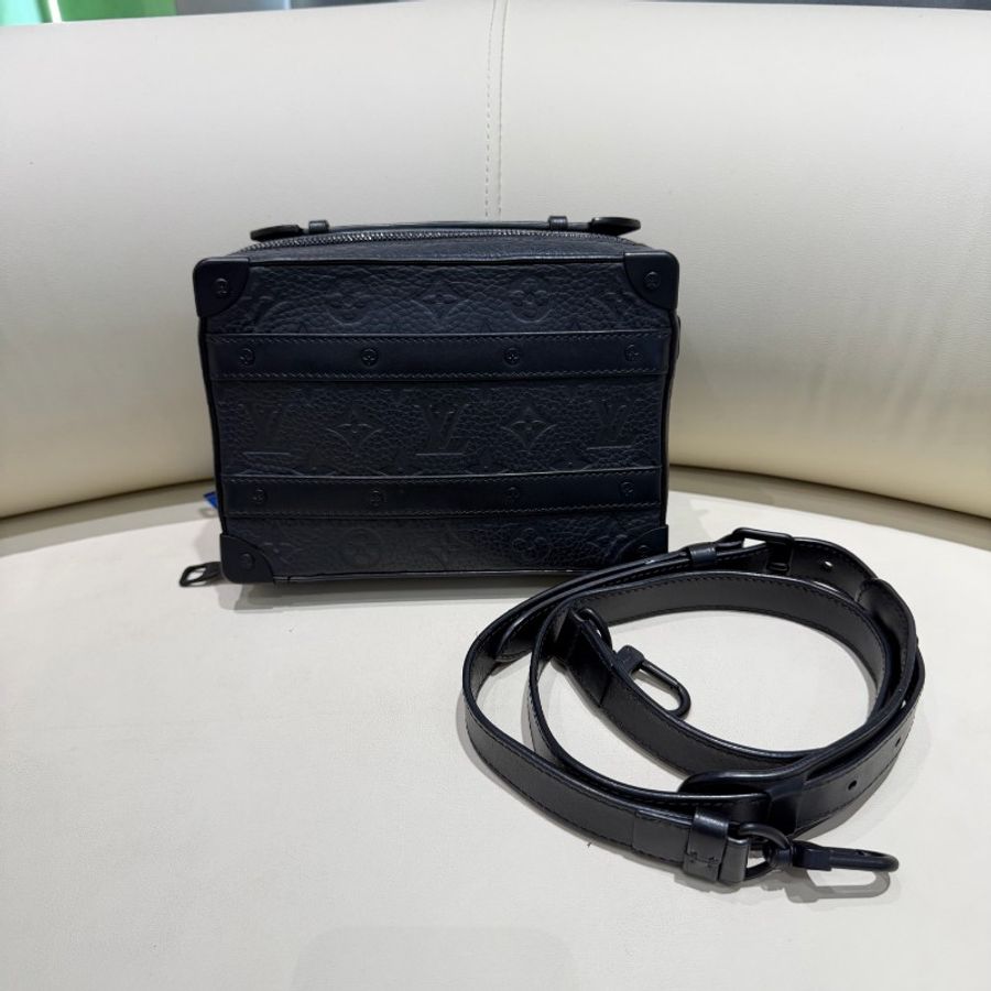 Lv黑色全皮壓紋Handle Trunk單肩斜揹包,晶片款-0