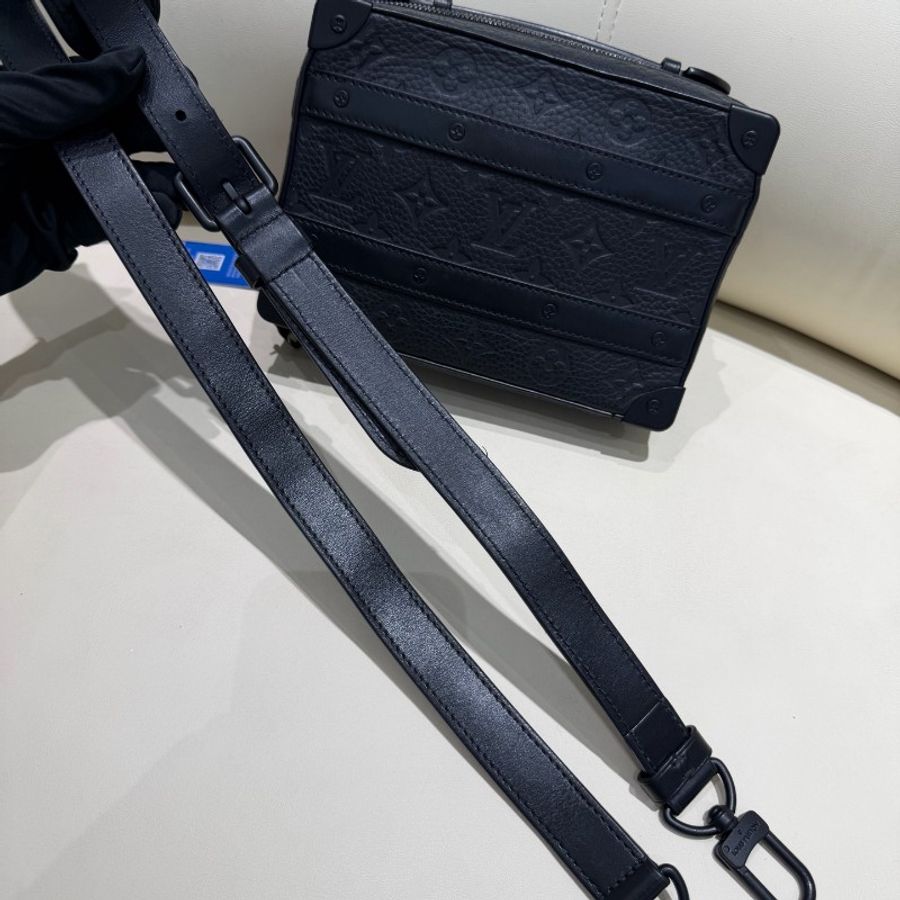 Lv黑色全皮壓紋Handle Trunk單肩斜揹包,晶片款-3