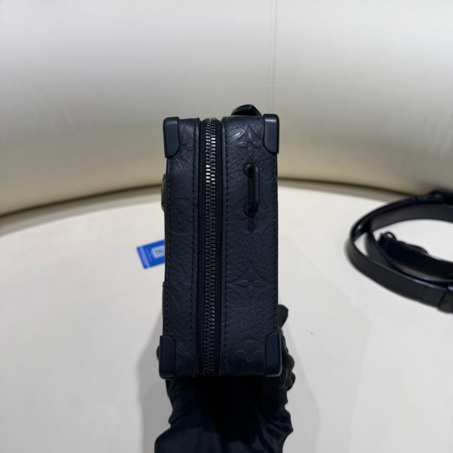 Lv黑色全皮壓紋Handle Trunk單肩斜揹包,晶片款-7