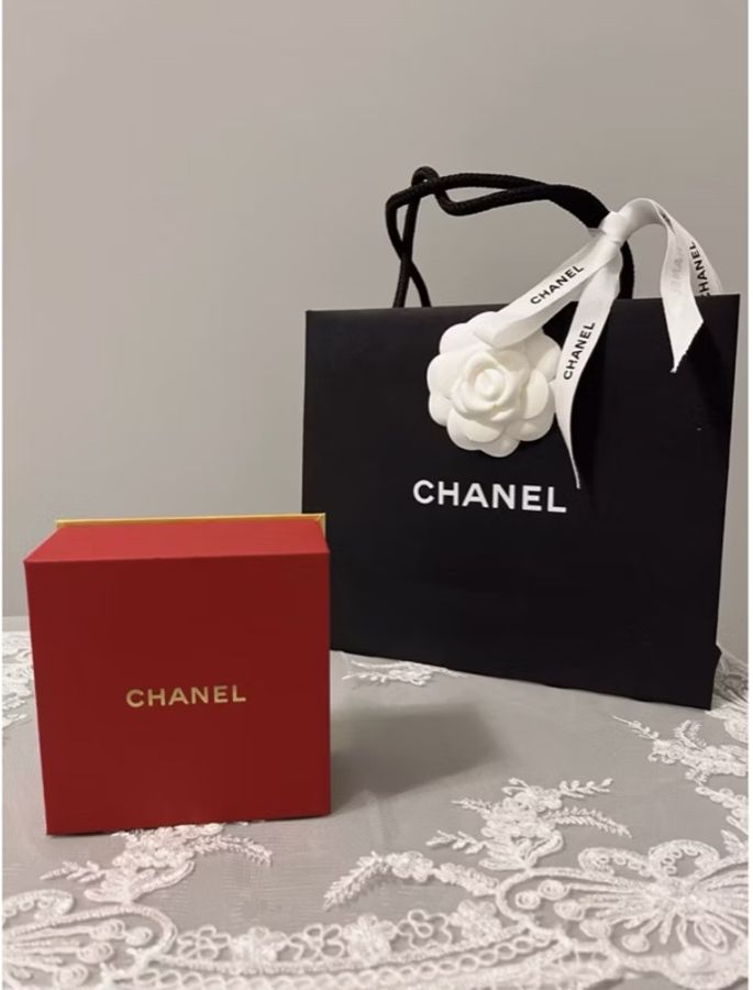 CHANEL 香奈兒 《全新》2026 VIC 新年限定禮物|金色賽馬胸針 收藏逸品✨-30