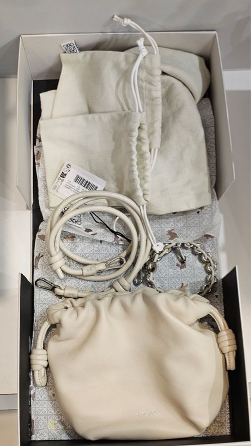 Loewe flamenco mini 米白福袋包-9