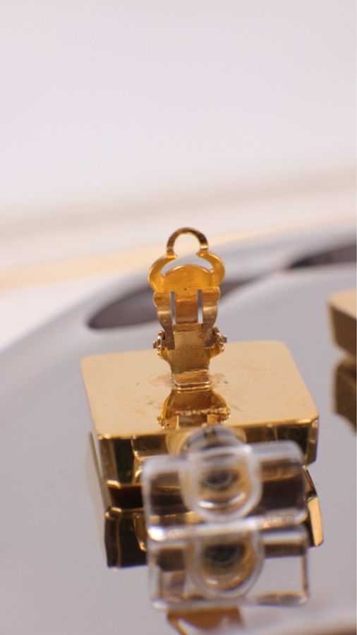 Chanel 素金拼接亚克力香水瓶耳夹-22