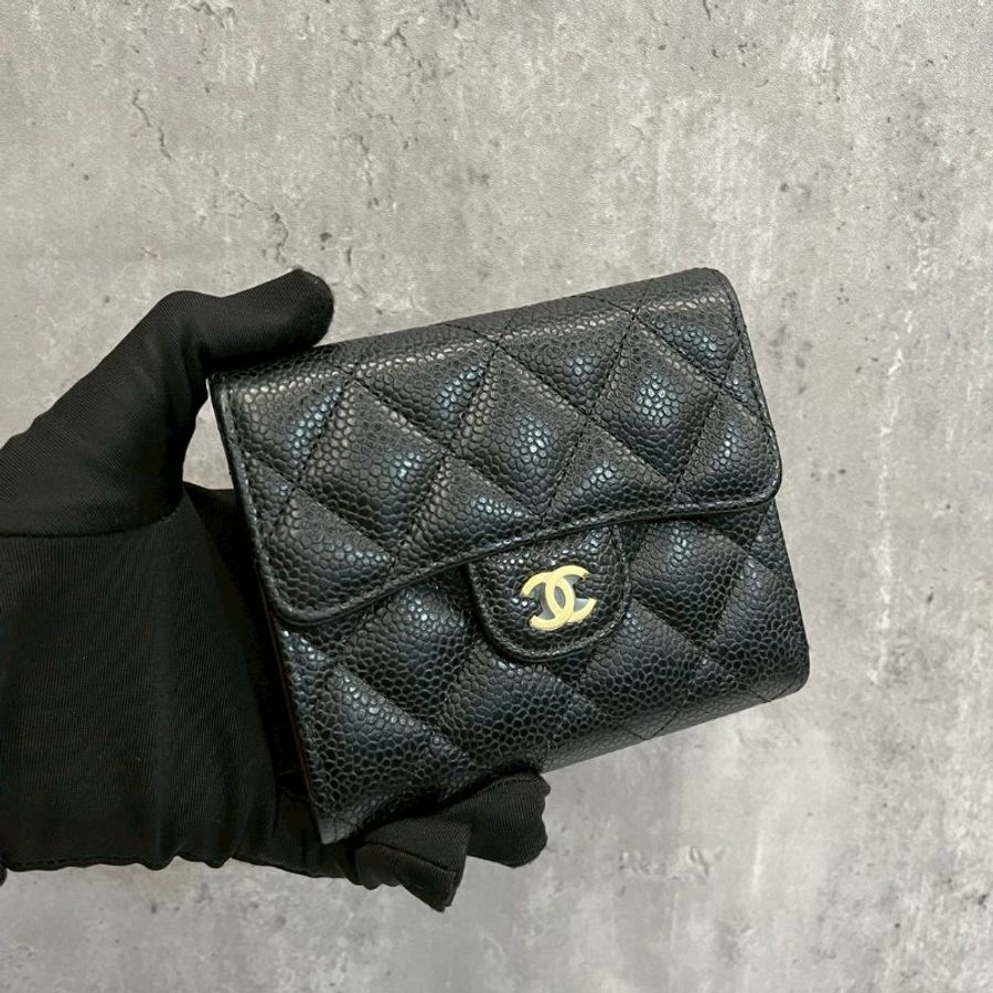 Chanel 三摺短夾 黑金荔枝牛-0