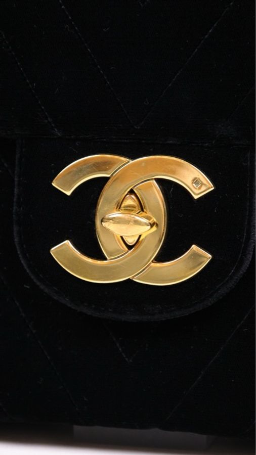 Chanel 2开黑金丝绒书包扣CF jumbo maxi单肩包-23