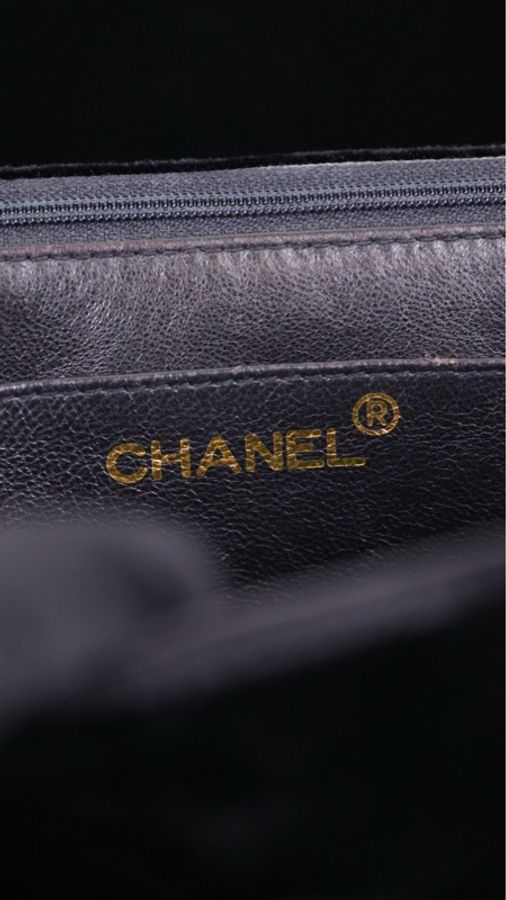 Chanel 2开黑金丝绒书包扣CF jumbo maxi单肩包-33