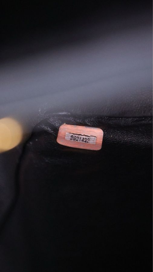 Chanel 2开黑金丝绒书包扣CF jumbo maxi单肩包-32