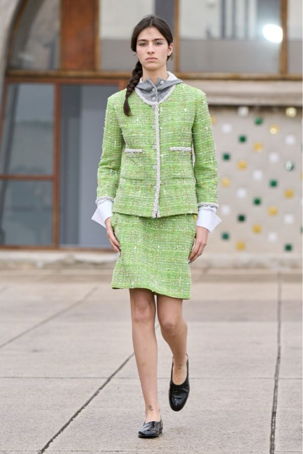 Chanel 25C海洋世界系列秀款苹果绿粗花呢连帽可拆卸两口袋外套-8