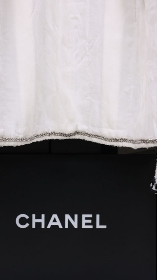Chanel 23C早春度假系列秀款黑白滚边钻扣四口袋外套-16